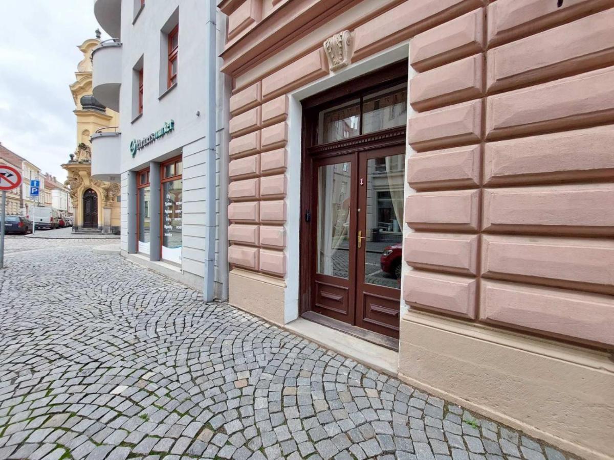 Exkluzivni V Prizemi V Hradci Kralove Apartment Hradec Kralove